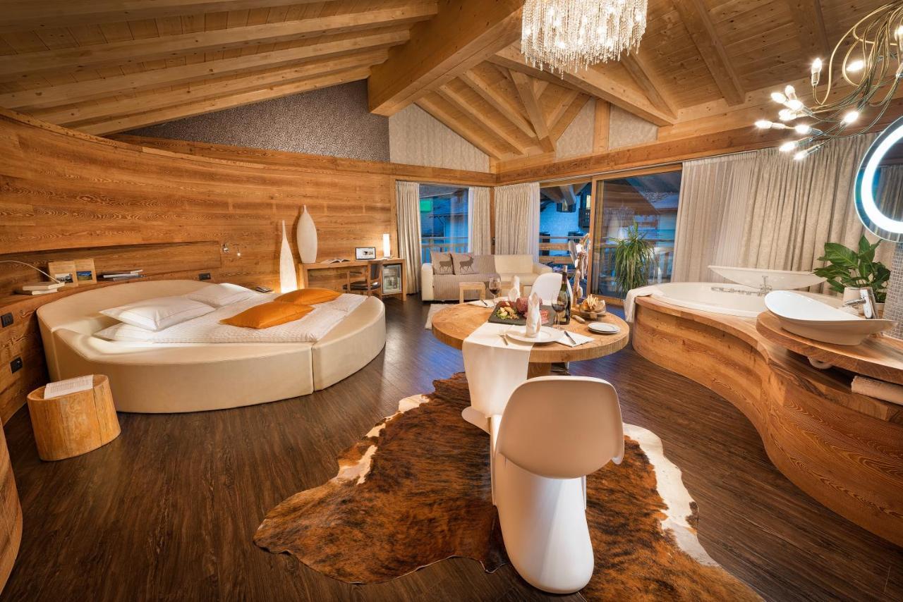 Luxury Suite with Spa Bath,1038886975:JPEG