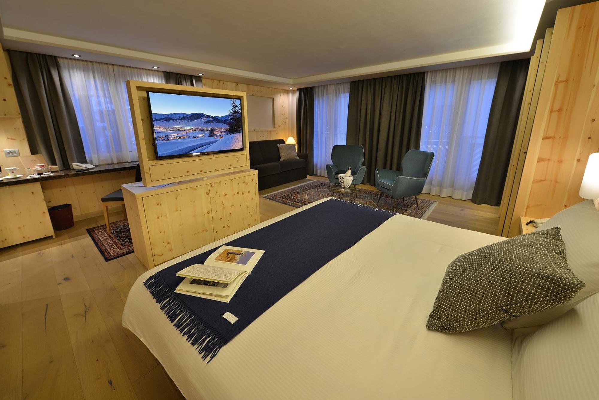 Executive Suite,1216311310:JPEG